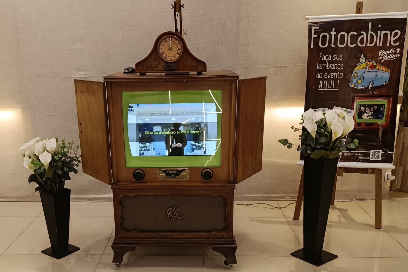 TV Carlota montada em um casamento elegante